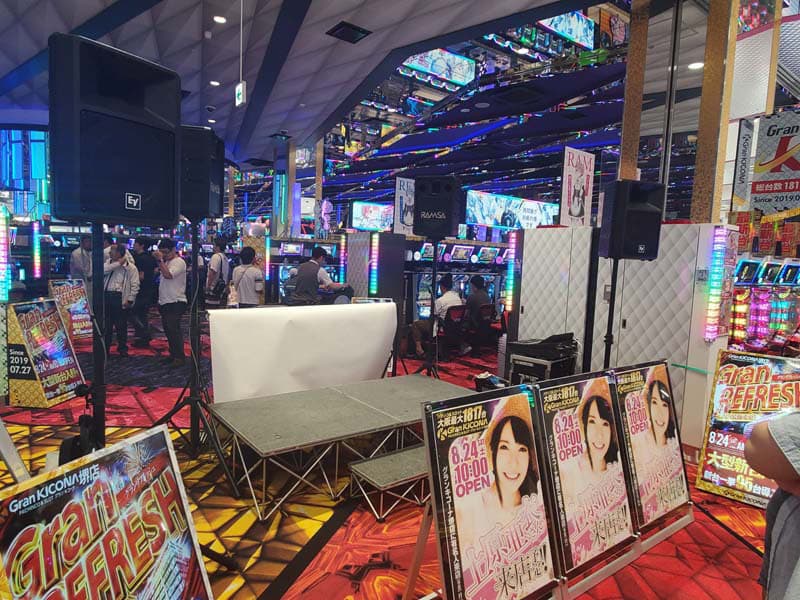 パチンコ店芸能人来店イベントの画像