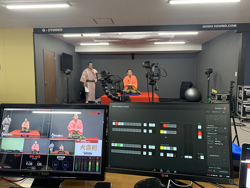 無観客での落語イベントの画像