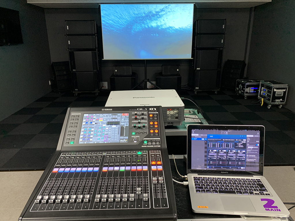 迫力ある音響でシステムアップしている画像